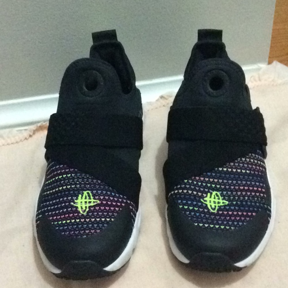 BLACK MULTI COLOR NIKE SNEAKERS